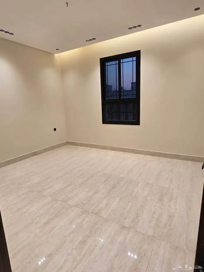 عمارة للبيع تتكون من شقتين مخطط ولي العهد 3 6