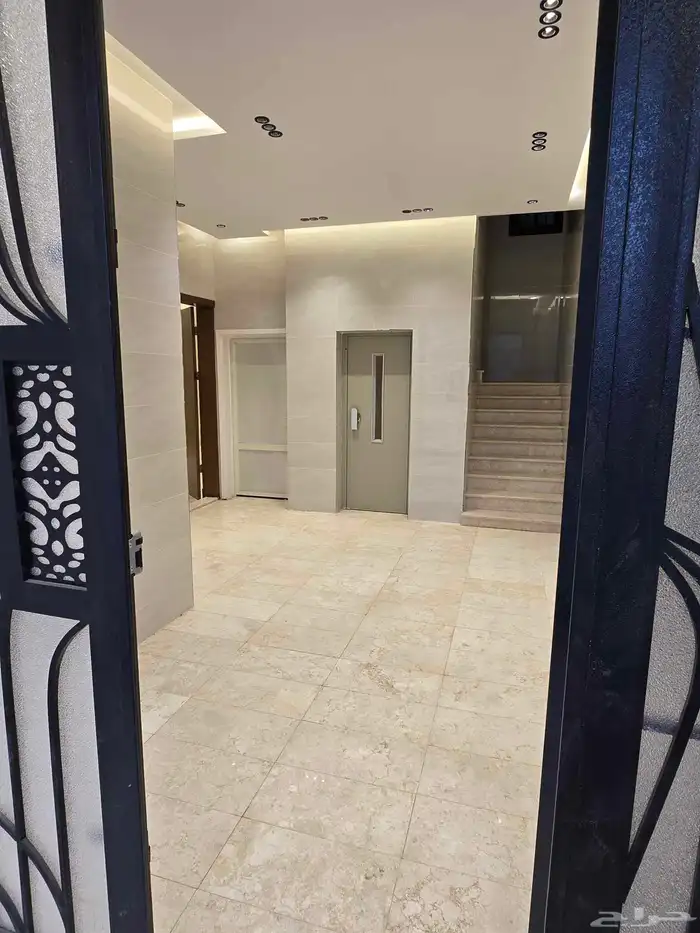 عمارة للبيع تتكون من شقتين مخطط ولي العهد 3 3