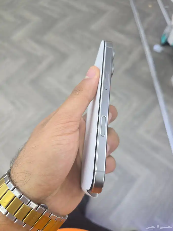 ايفون 16 pro شبه الجديد تماما 2