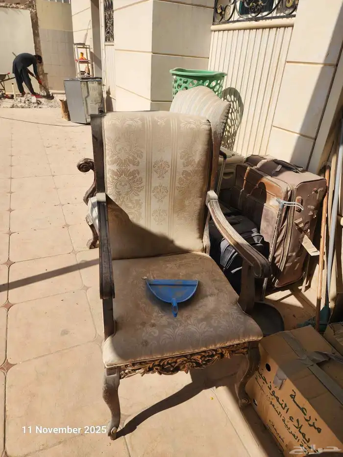 كراسي . بدون مقابل 1