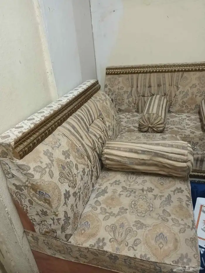 4كنبات وامبوبه ومنظم ولي وشعله وطاوله للشعله وسرير ودولاب 0