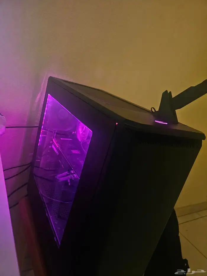 PC كامل للبيع مع شاشة benq 144hz وكرت الشاشة 2070super 2