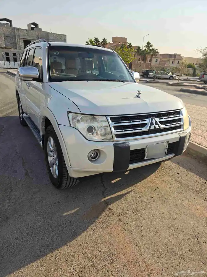 للبيع باجيرو 2010 فل كامل 0