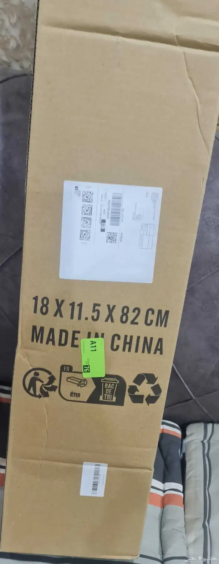 شاشة عرض مع حامل ثلاثي للبرجكتور . 5