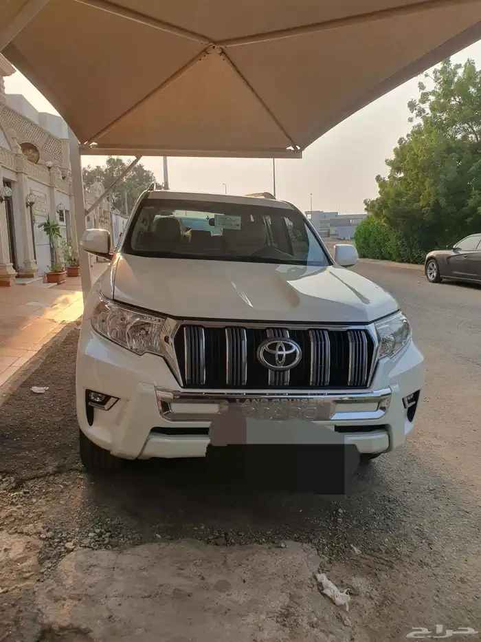 تويوتا برادو 2023 ماشي 33 الف فقط وارد الساير فتحة جلد بنزين 30