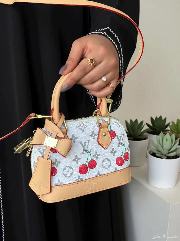 شنط ماركة لويس فيتون مستر كوالتي مع الملحقات 4