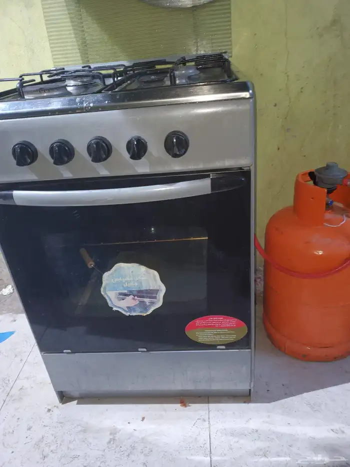 فرن اربع عيون شغال سعر 200 نضيف للبيع بأسرع وقت 0