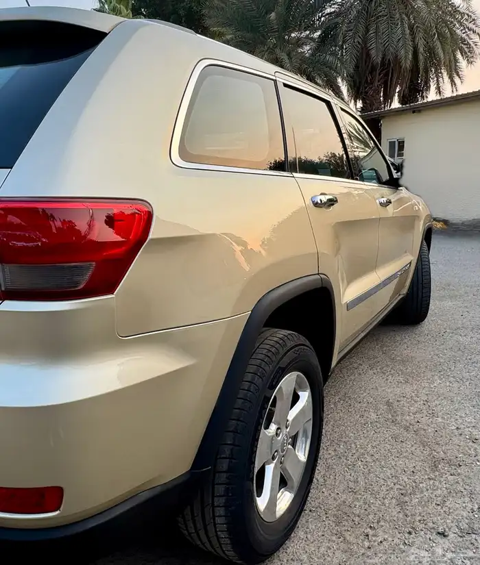 جراند شيروكي مخزن و مصين و نظيف 3