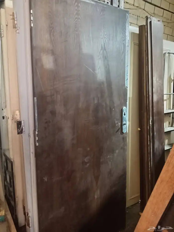 ابواب خشب مستخدمه وحديد والمنيوم جديده للبيع 4