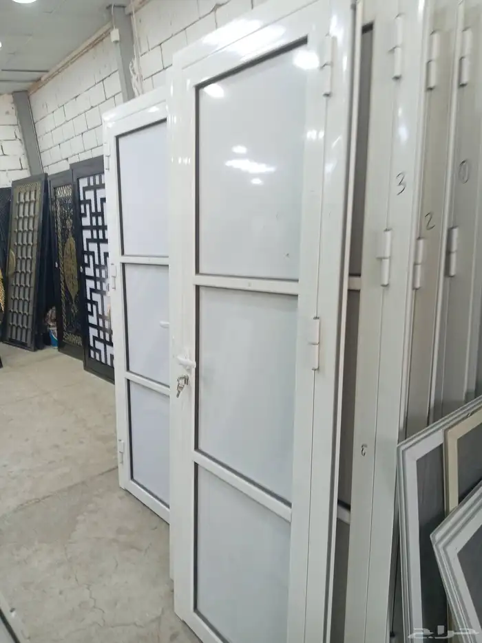 ابواب خشب مستخدمه وحديد والمنيوم جديده للبيع 9