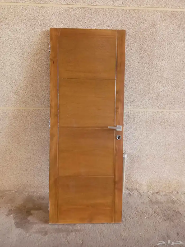 ابواب خشب مستخدمه وحديد والمنيوم جديده للبيع 8