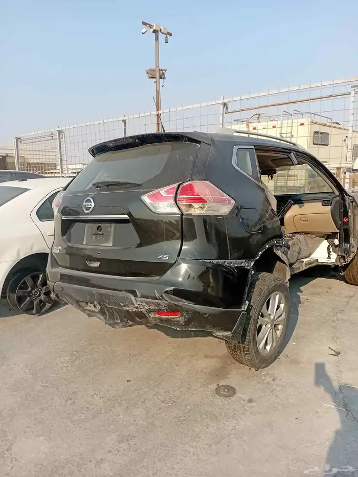 نيسان اكس تريل تشليح قطع غيار فقط 1