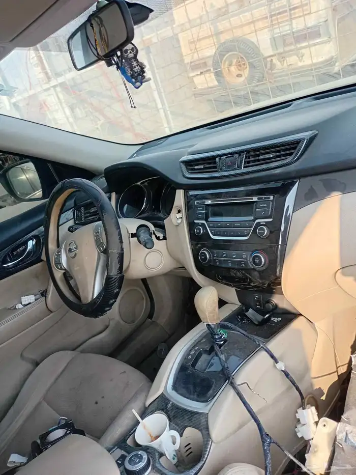 نيسان اكس تريل تشليح قطع غيار فقط 2