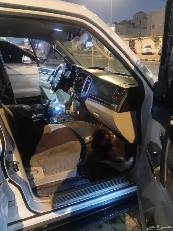 باجيرو 2015 للبيع الممشى 300الموترر مكينه وقير بحاله ممتازه 4