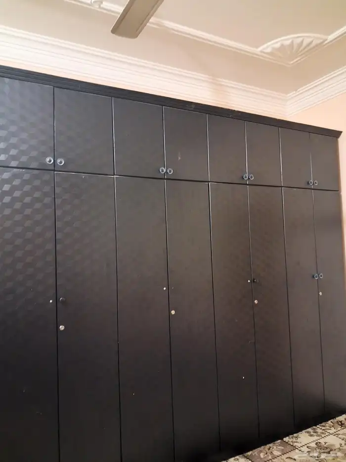 دولاب كبير ثلاثه ونصف ارتفاع مترين ونصف تقريبا 1