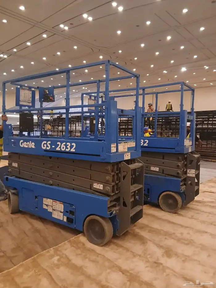 لي آجار يومي وشهري جميع نوع المعدات من كرين 7طن 300طن 3