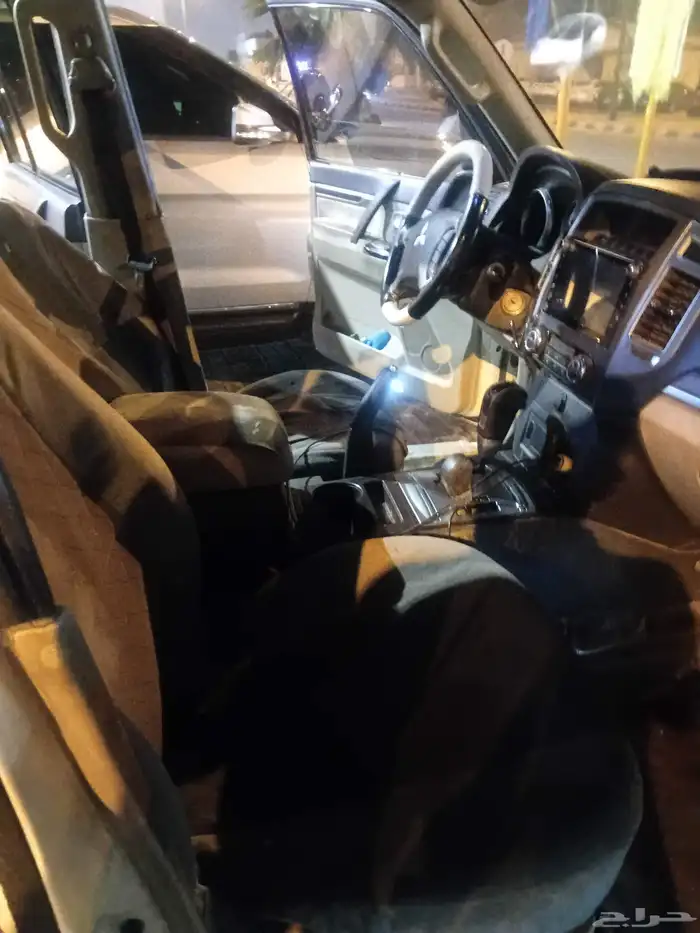 باجيرو 2015 للبيع الممشى 300الموترر مكينه وقير بحاله ممتازه 0