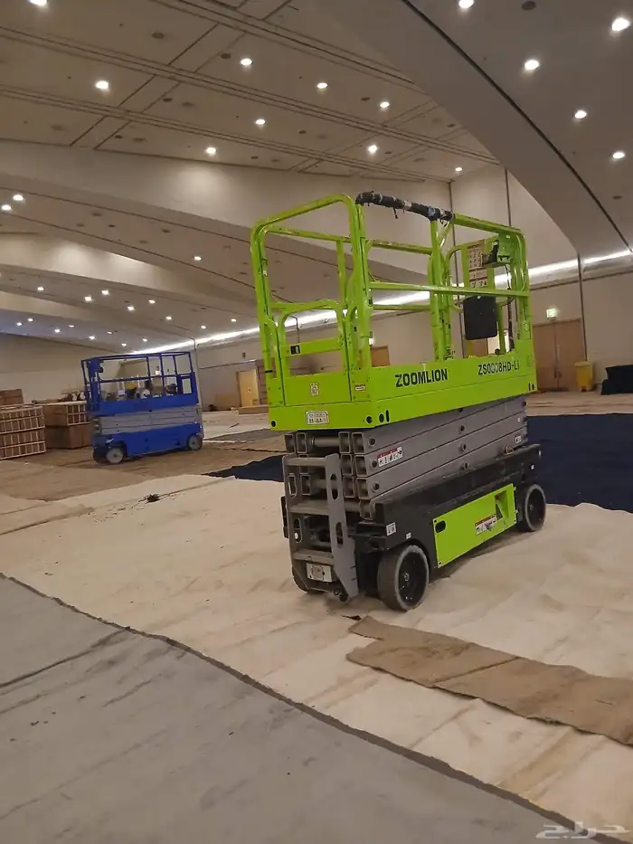 لي آجار يومي وشهري جميع نوع المعدات من كرين 7طن 300طن 1