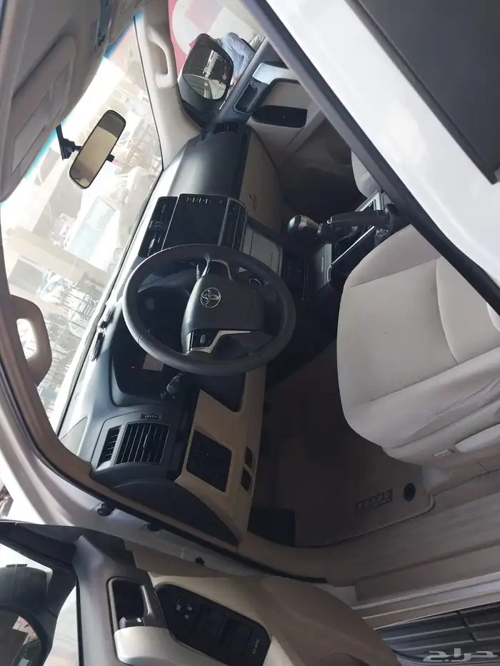 للبيع تويوتا برادو لون ابيض 2023 4