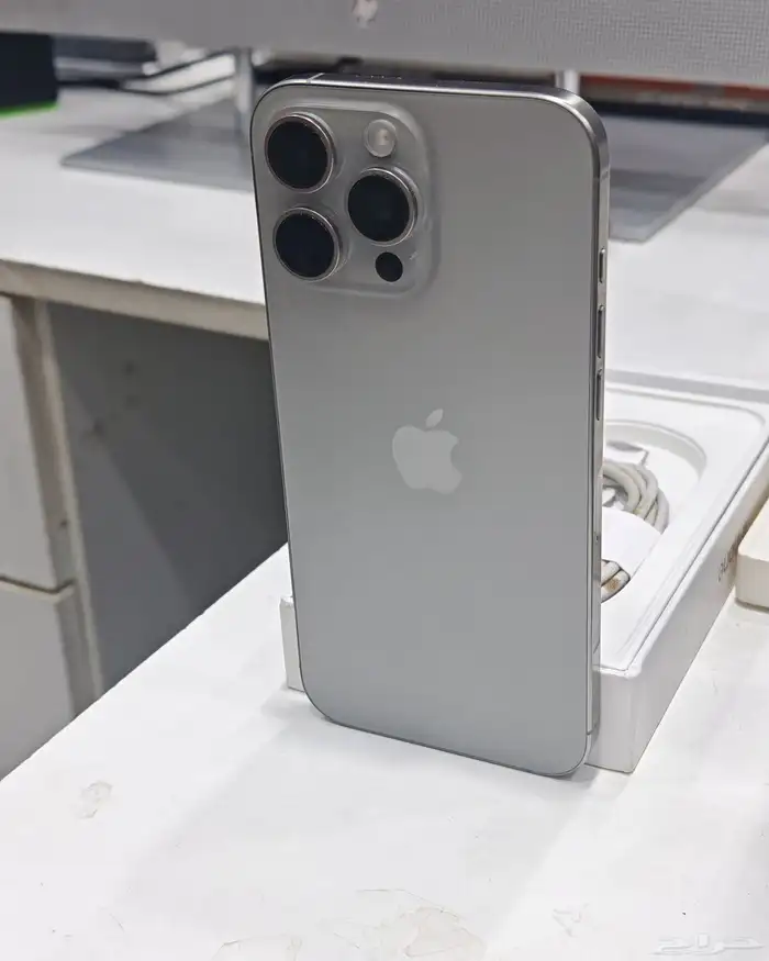 آيفون 16 برو ماكس 256 تيتانيوم طبيعي 1