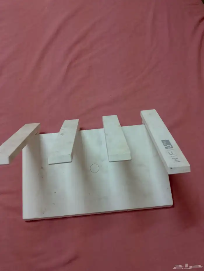 مقوي من شركة هواوي واي فاي AX3 يعمل المقوي عن طريق السلك 1