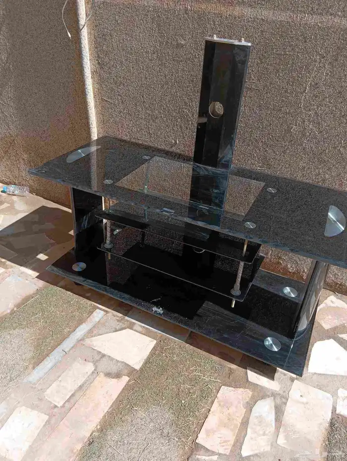 طاولة شاشة كبيرة ونظيفة 0