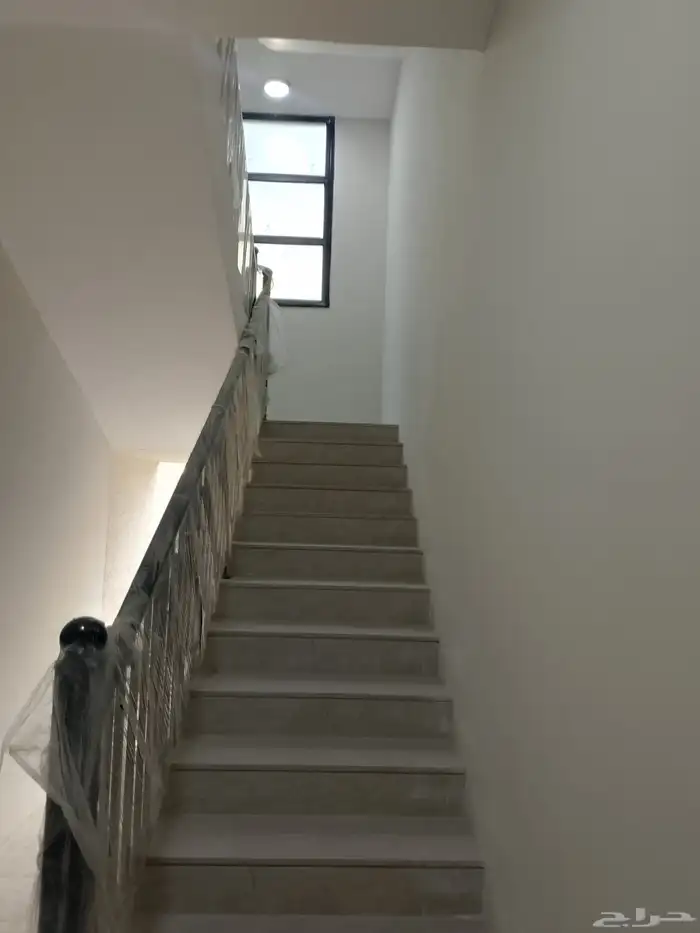 للبيع شقه دوبلكس حي بدر جديده بالدمام مخطط 91 ب 6 غرف وصاله 3