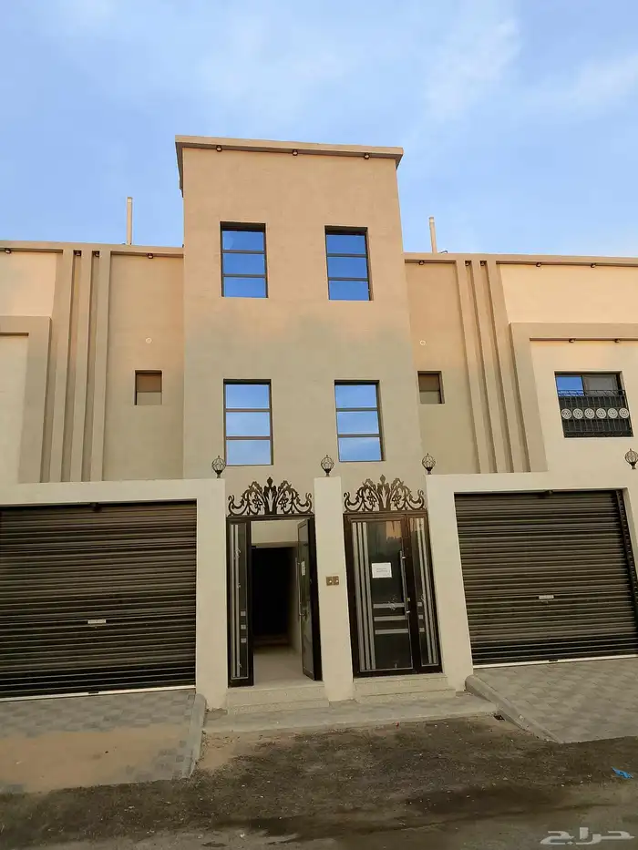 للبيع شقه دوبلكس حي بدر جديده بالدمام مخطط 91 ب 6 غرف وصاله 0