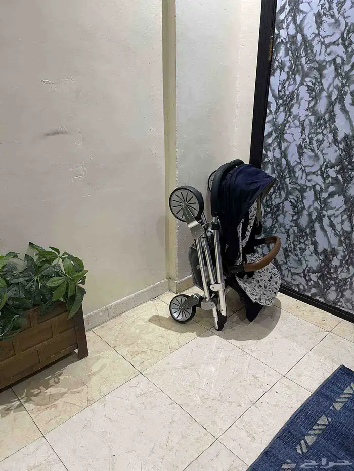 عربيه اطفال وكارسبت طقم من ماماز حالتو ممتازه جدا جدا 7