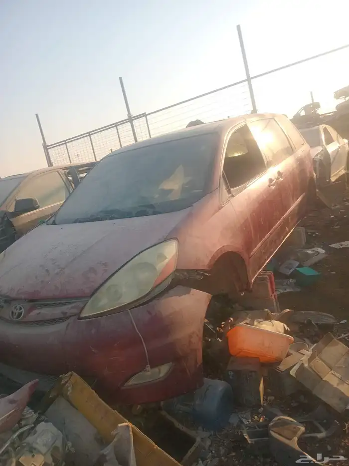 تويوتا سينا تشليح قطع غيار 1