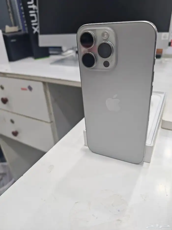 آيفون 16 برو ماكس 256 تيتانيوم طبيعي 0