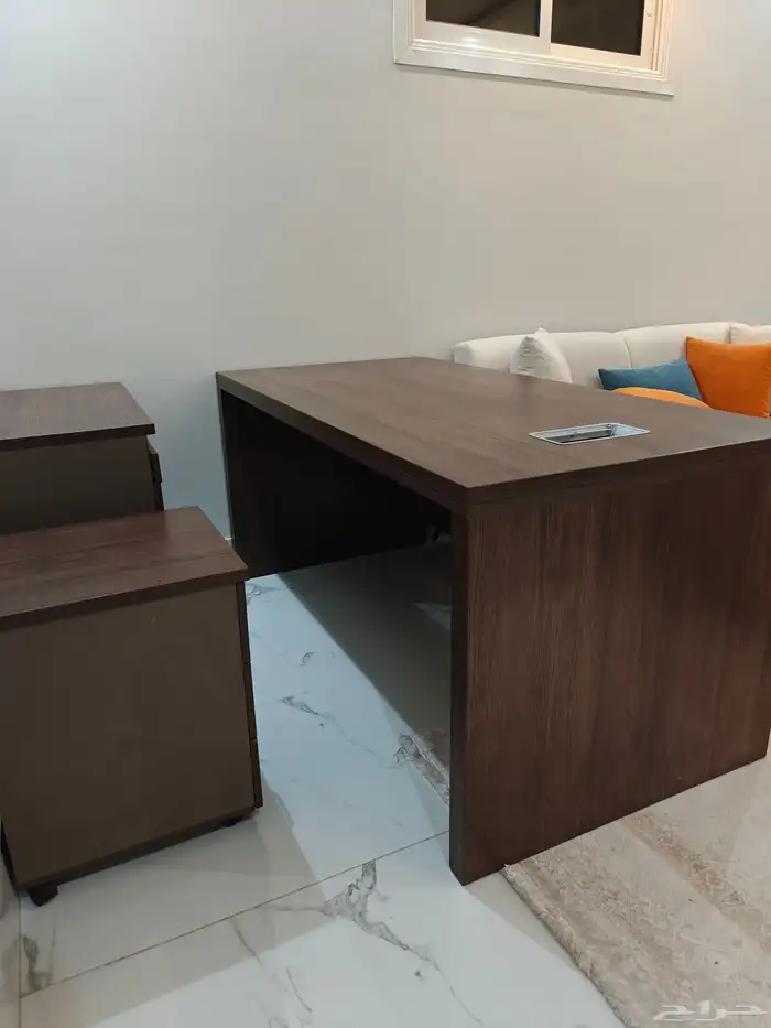 مكتب اداري بملحق وأدراج 4