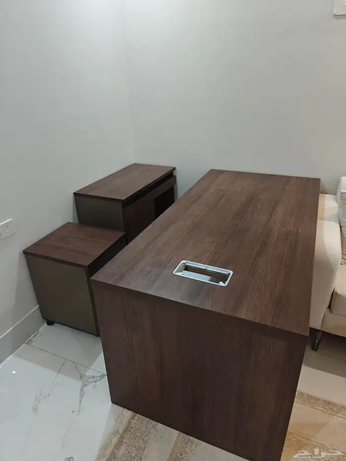 مكتب اداري بملحق وأدراج 3