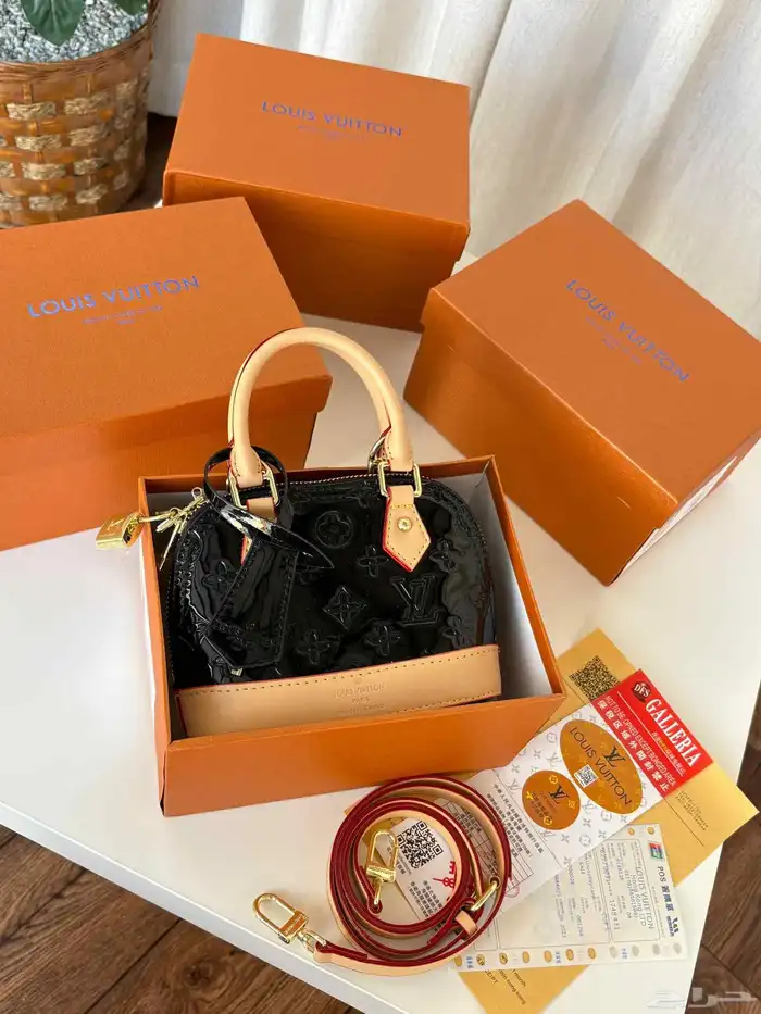 شنط ماركة لويس فيتون مستر كوالتي مع الملحقات 6