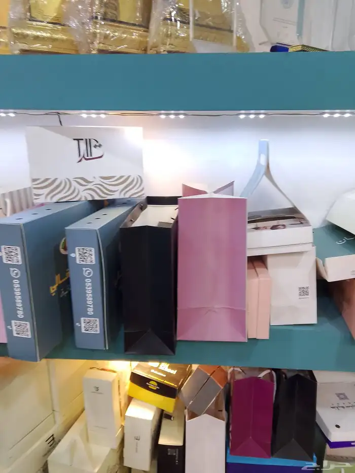 طباعة بوكسات واكواب واستيكر ولوحات احرف بارزة 2