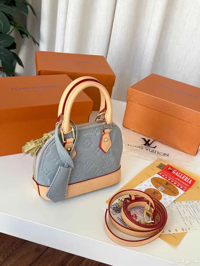 شنط ماركة لويس فيتون مستر كوالتي مع الملحقات 2