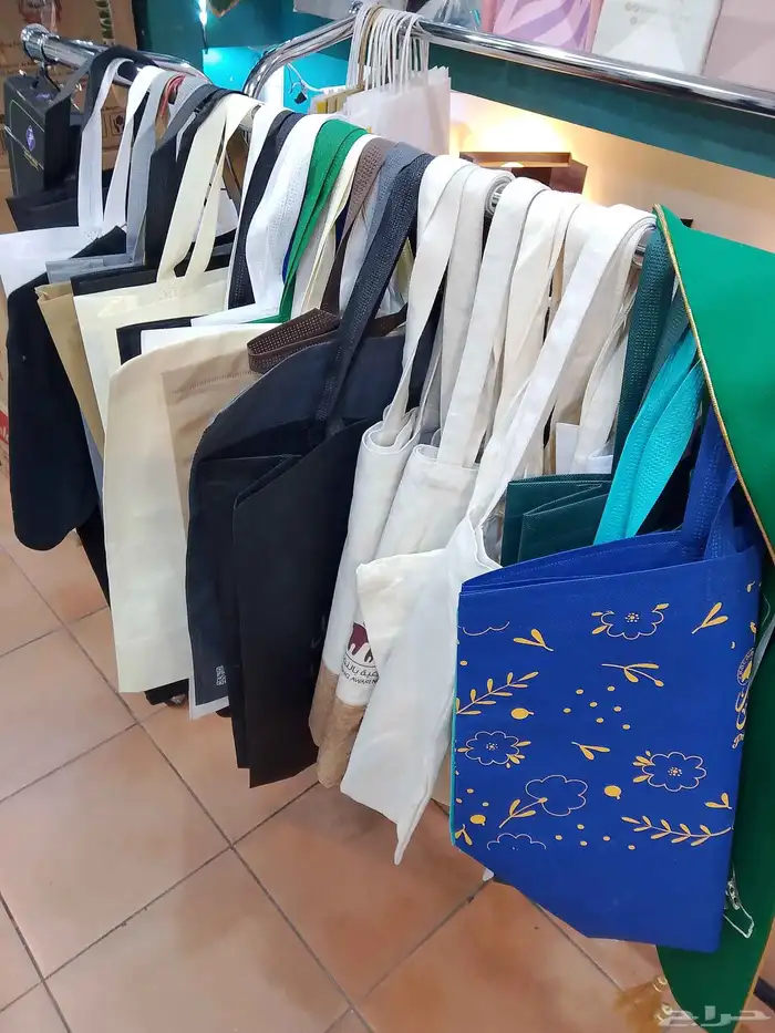 طباعة بوكسات واكواب واستيكر ولوحات احرف بارزة 4