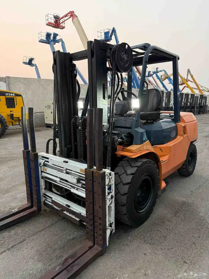 رافعة شوكية مقاس 4 طن تويوتا 2