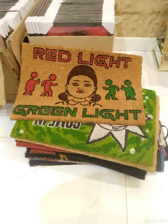 للبيع كميات جدا حلوه وجديده للبيع جمله اكواب كتب مجسمات 2