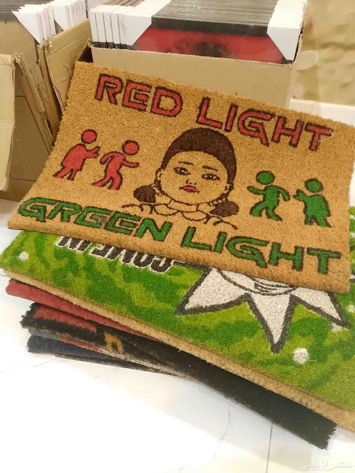 للبيع كميات جدا حلوه وجديده للبيع جمله اكواب كتب مجسمات 3