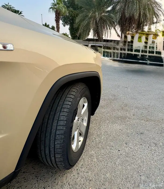 جراند شيروكي مخزن و مصين و نظيف 7