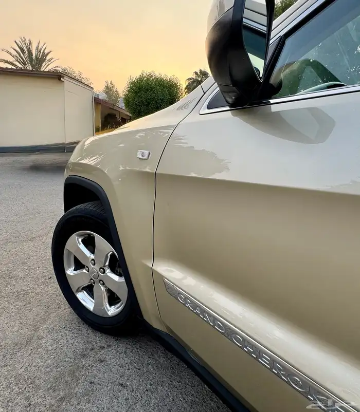 جراند شيروكي مخزن و مصين و نظيف 9