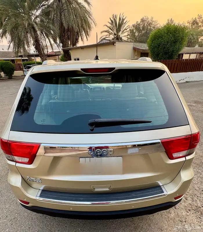 جراند شيروكي مخزن و مصين و نظيف 4