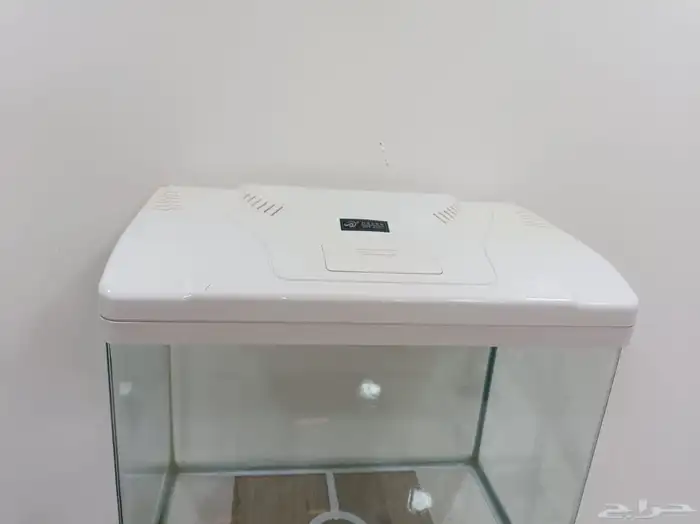 حوض اسماك مستخدم شبه جديد مع جميع مستلزماته واكل اسماك 3