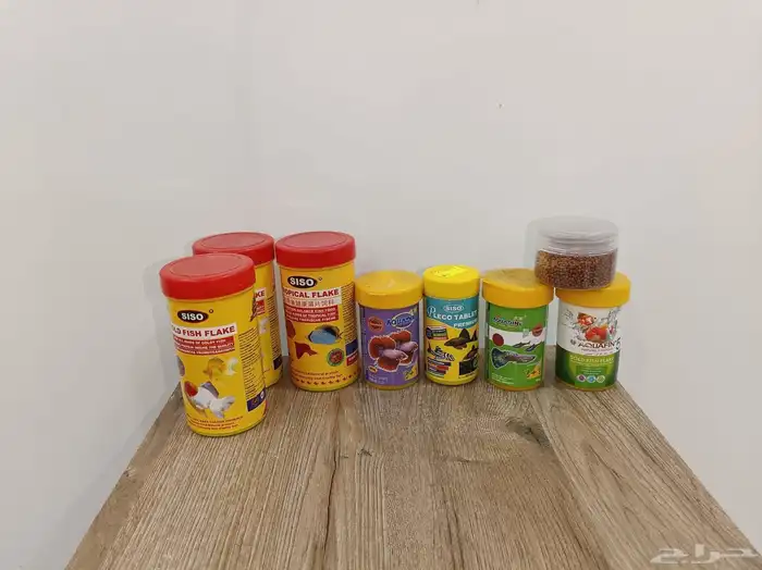 حوض اسماك مستخدم شبه جديد مع جميع مستلزماته واكل اسماك 6