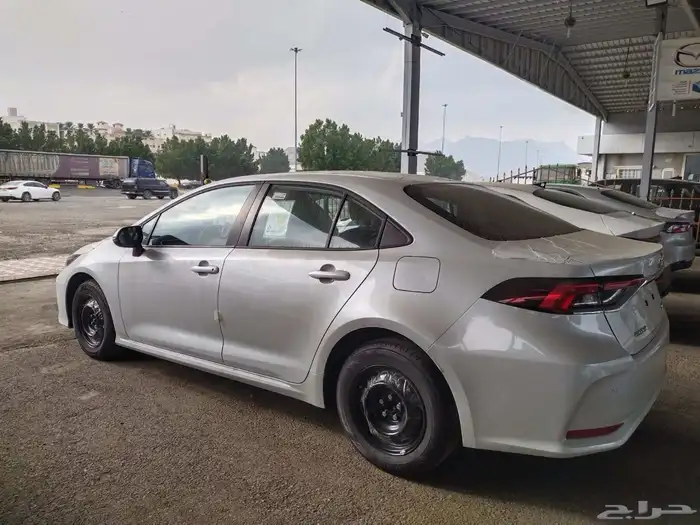 تويوتا كورولا موديل 2025 ستاندر المحرك 2000 3