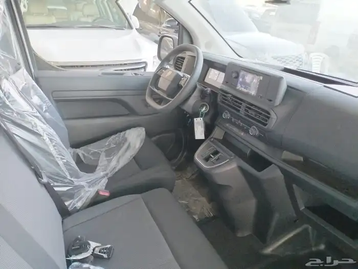 للبيع بيجو فان 2025 بطاقة جمركيه سعودي 0