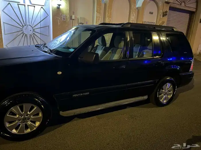 السلام عليكم ورحمة الله وبركاته أعرض لكم سيارة فورد مونت 6