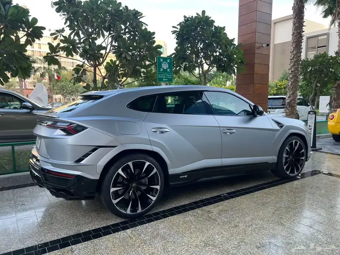 لمبرجيني اوروس S عداد 4 الاف صيانة 5 سنوات إضافية مجانا 10