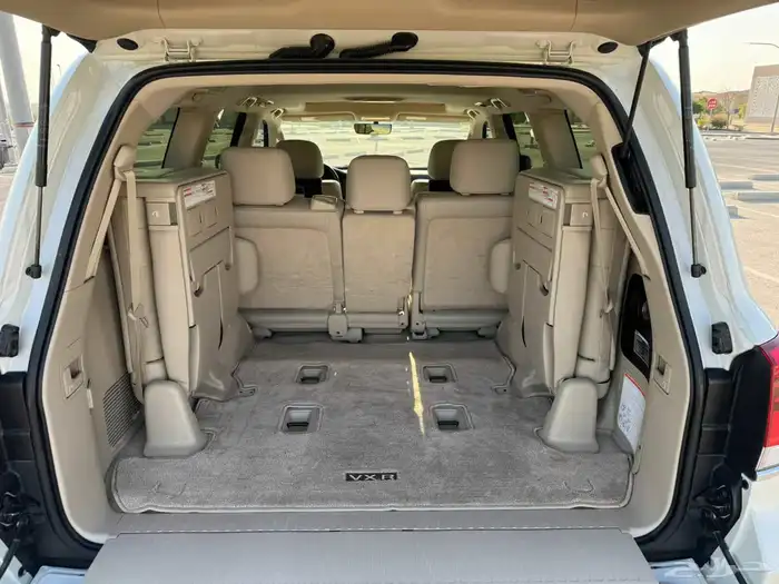 2020 Land Cruiser VX-R1 5.7L 1